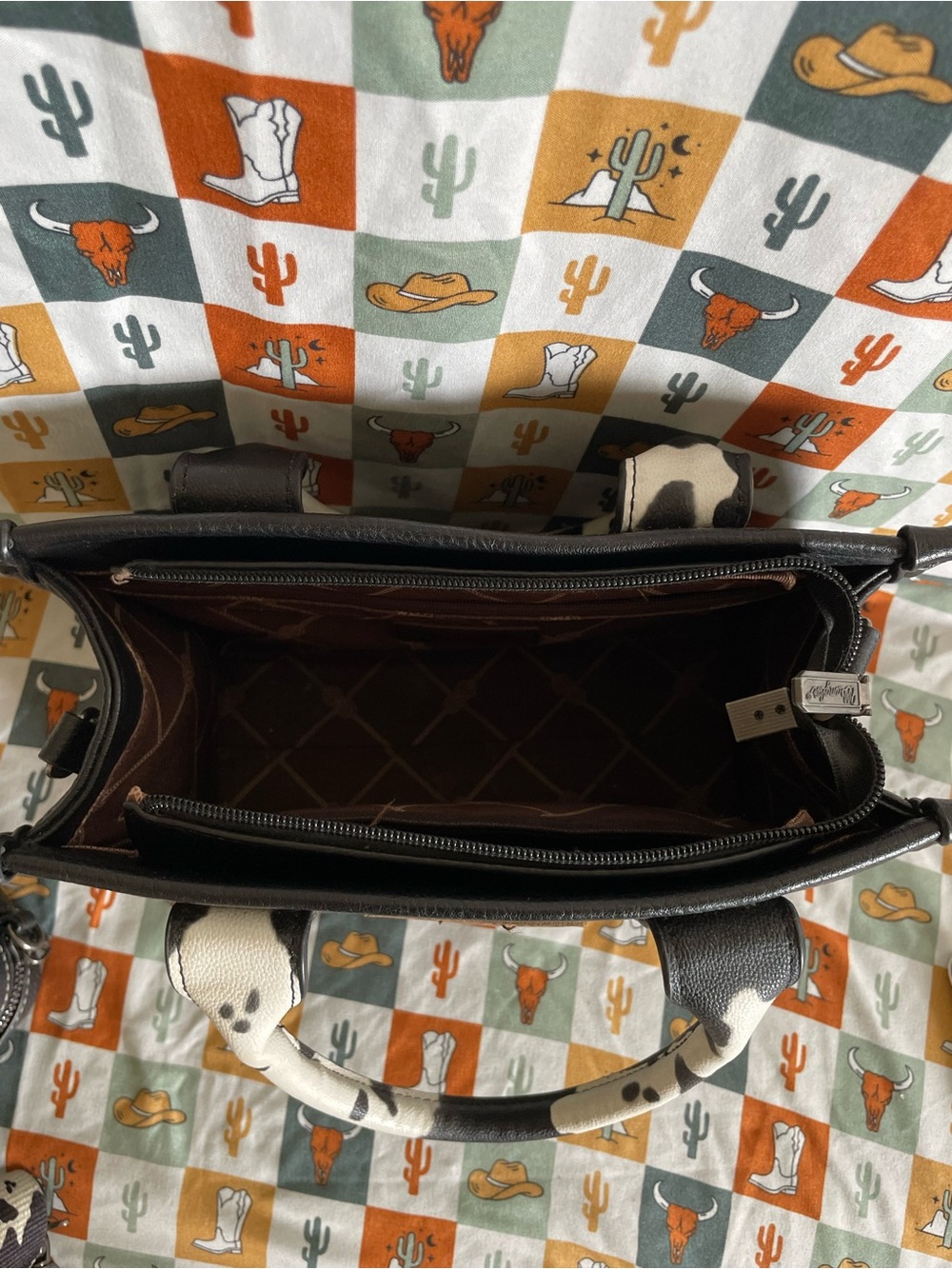 Wrangler Black & White Cowhide Accent Mini Tote Purse/Crossbody/Keychain Wallet - Picture 5 of 10